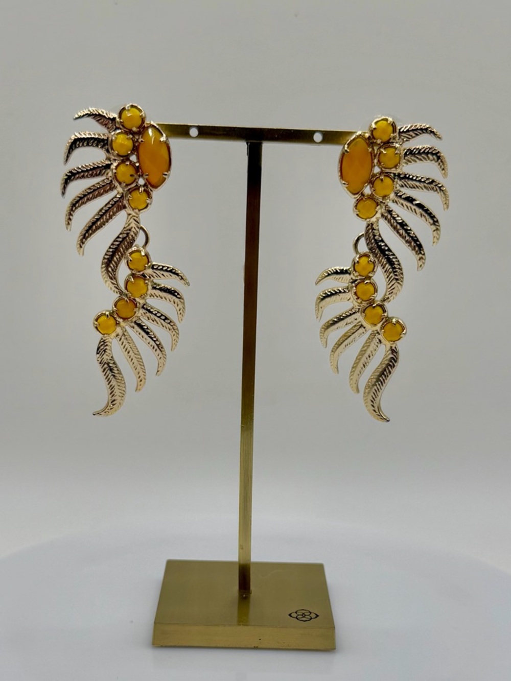 Kendra Scott Jill Gold Vintage Earrings in Yellow Onyx & Magnesite - Picture 3 of 12
